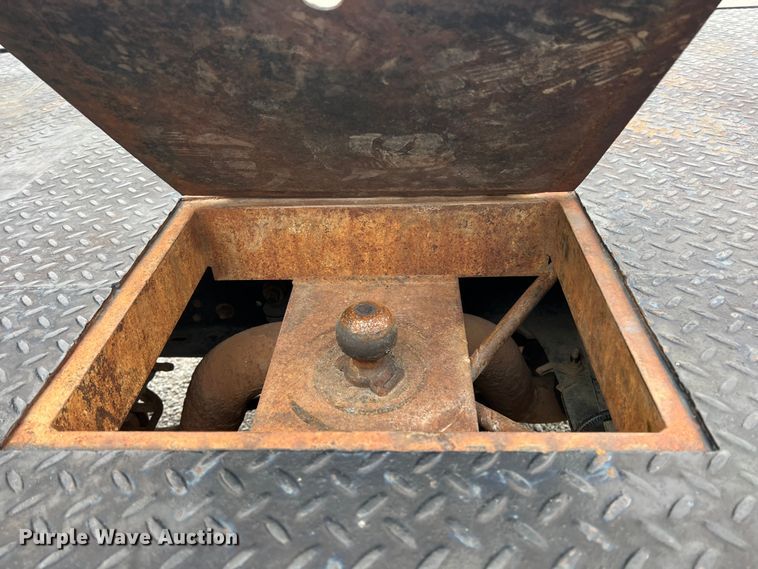 image for item KF9729 2010 Ford F550 Super Duty  SuperCab flatbed truck