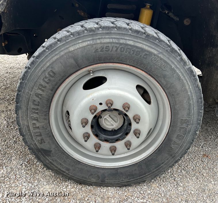 image for item KF9729 2010 Ford F550 Super Duty  SuperCab flatbed truck