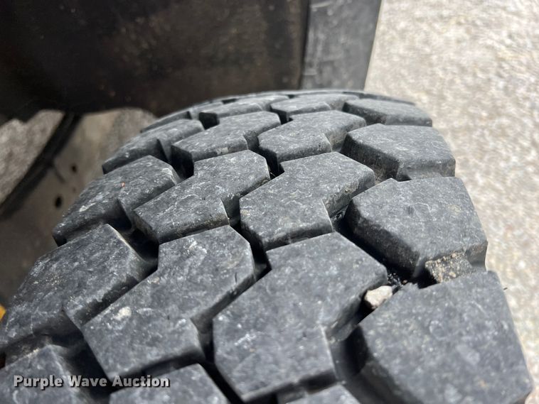 image for item KF9729 2010 Ford F550 Super Duty  SuperCab flatbed truck