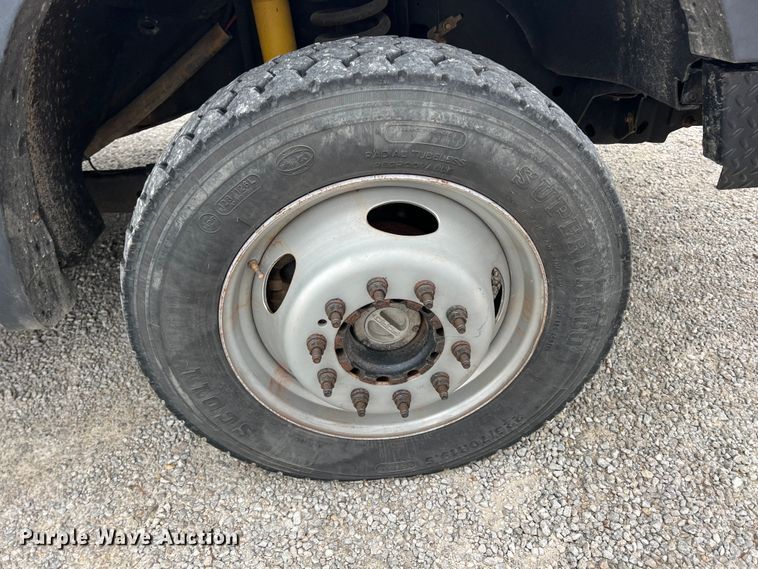 image for item KF9729 2010 Ford F550 Super Duty  SuperCab flatbed truck