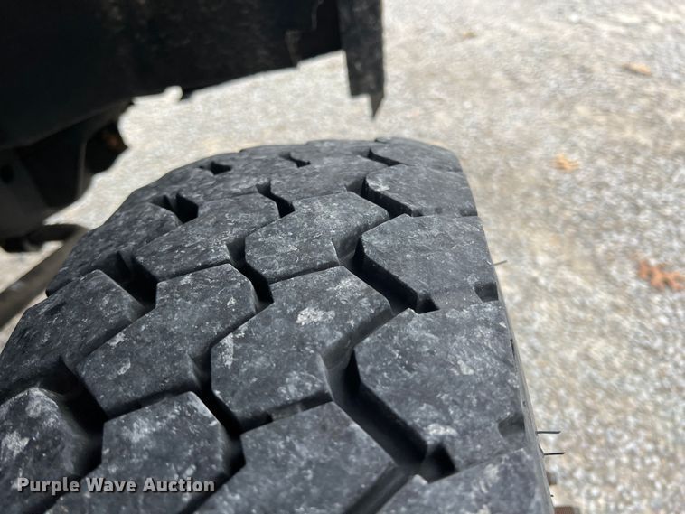 image for item KF9729 2010 Ford F550 Super Duty  SuperCab flatbed truck