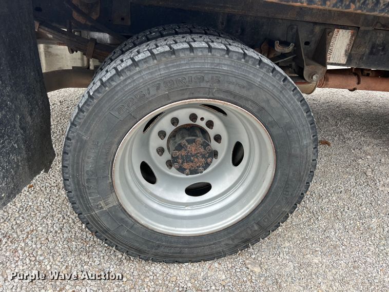 image for item KF9729 2010 Ford F550 Super Duty  SuperCab flatbed truck