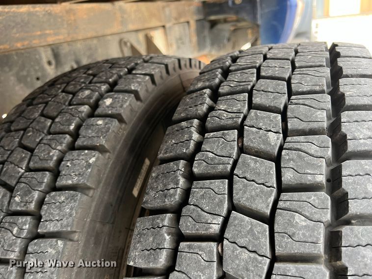 image for item KF9729 2010 Ford F550 Super Duty  SuperCab flatbed truck