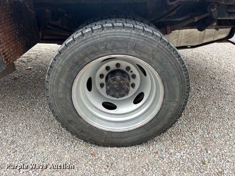 image for item KF9729 2010 Ford F550 Super Duty  SuperCab flatbed truck