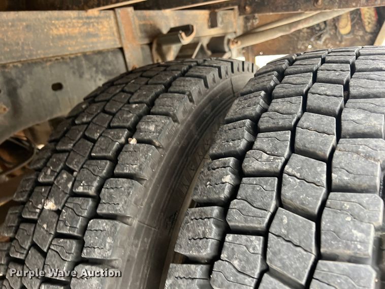 image for item KF9729 2010 Ford F550 Super Duty  SuperCab flatbed truck