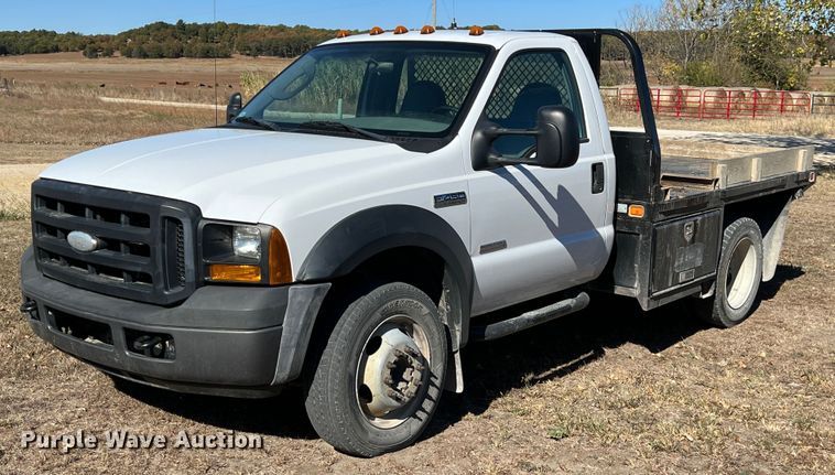 image for item KF9865 2006 Ford F450 Super Duty XL  flatbed truck