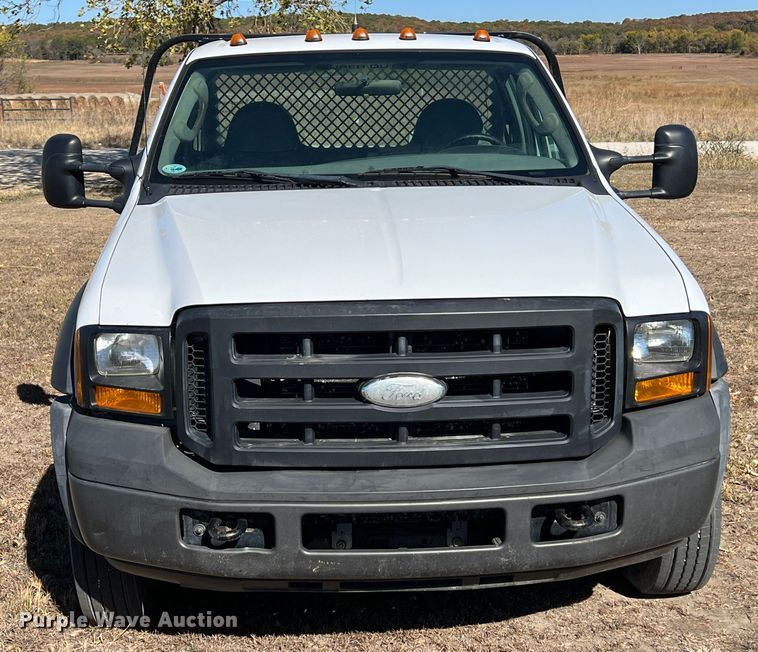 image for item KF9865 2006 Ford F450 Super Duty XL  flatbed truck