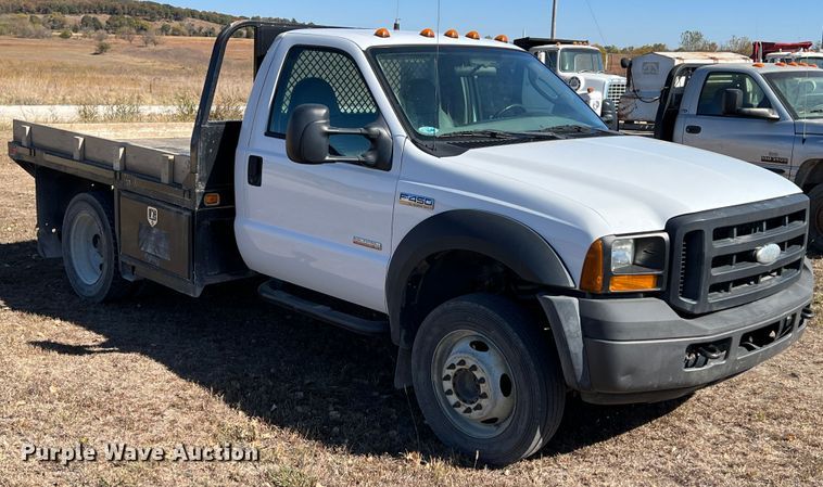 image for item KF9865 2006 Ford F450 Super Duty XL  flatbed truck