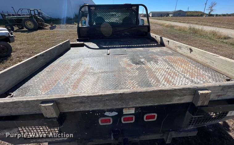 image for item KF9865 2006 Ford F450 Super Duty XL  flatbed truck