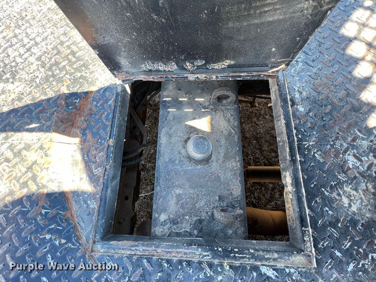 image for item KF9865 2006 Ford F450 Super Duty XL  flatbed truck