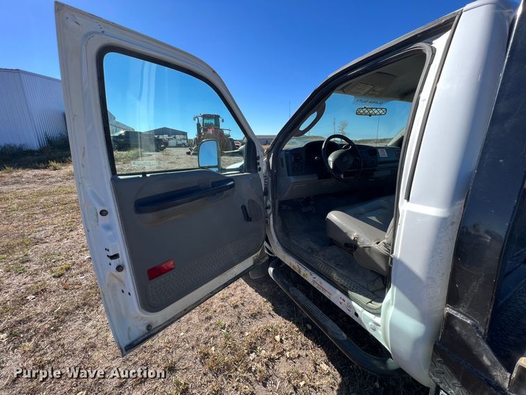 image for item KF9865 2006 Ford F450 Super Duty XL  flatbed truck