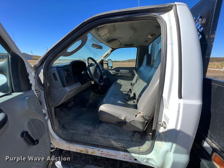 image for item KF9865 2006 Ford F450 Super Duty XL  flatbed truck