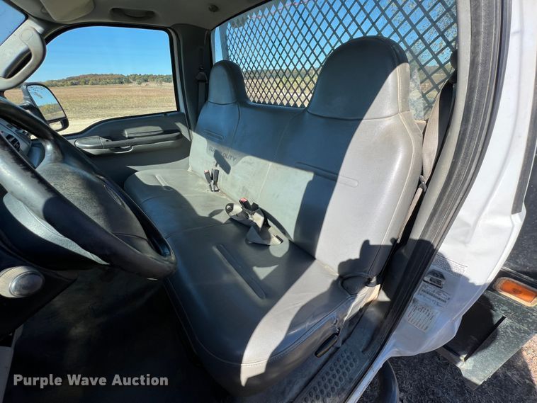 image for item KF9865 2006 Ford F450 Super Duty XL  flatbed truck