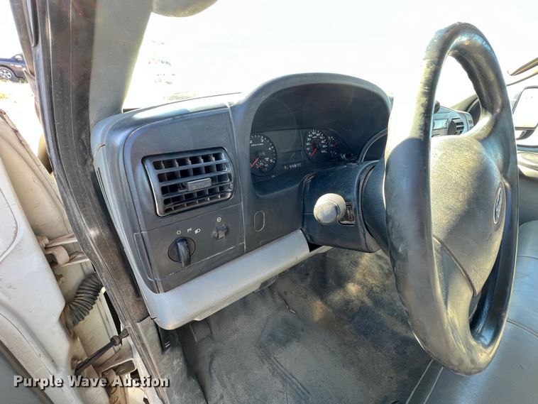 image for item KF9865 2006 Ford F450 Super Duty XL  flatbed truck