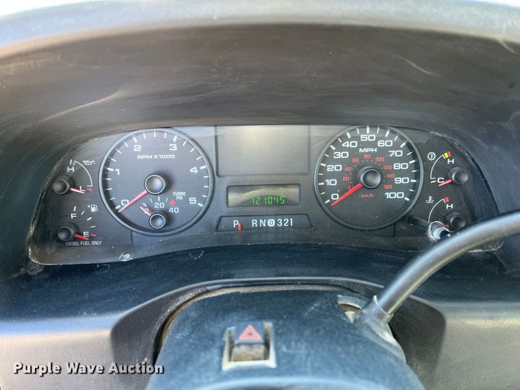 image for item KF9865 2006 Ford F450 Super Duty XL  flatbed truck