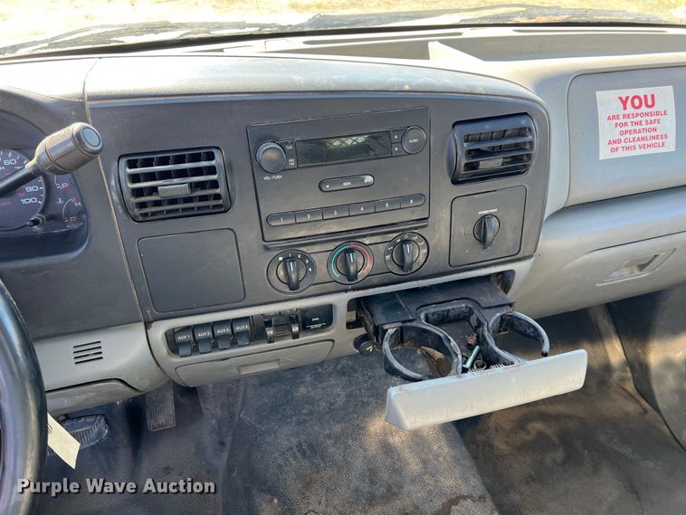 image for item KF9865 2006 Ford F450 Super Duty XL  flatbed truck