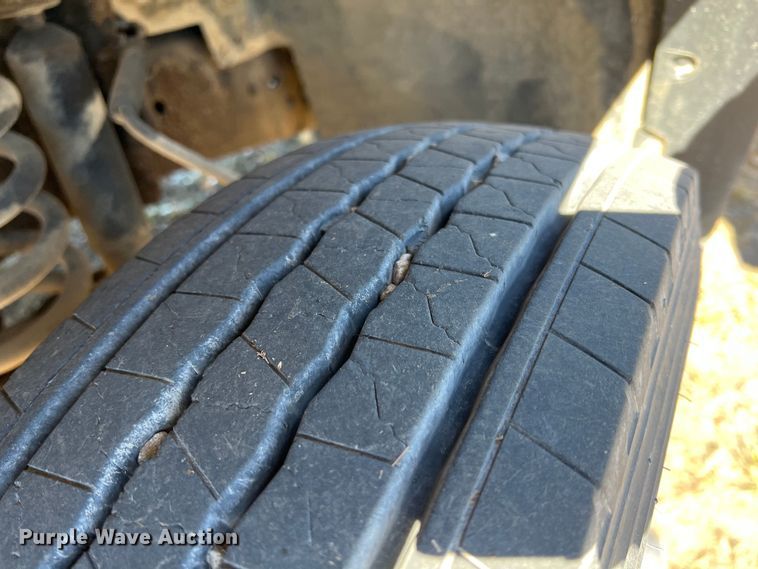 image for item KF9865 2006 Ford F450 Super Duty XL  flatbed truck