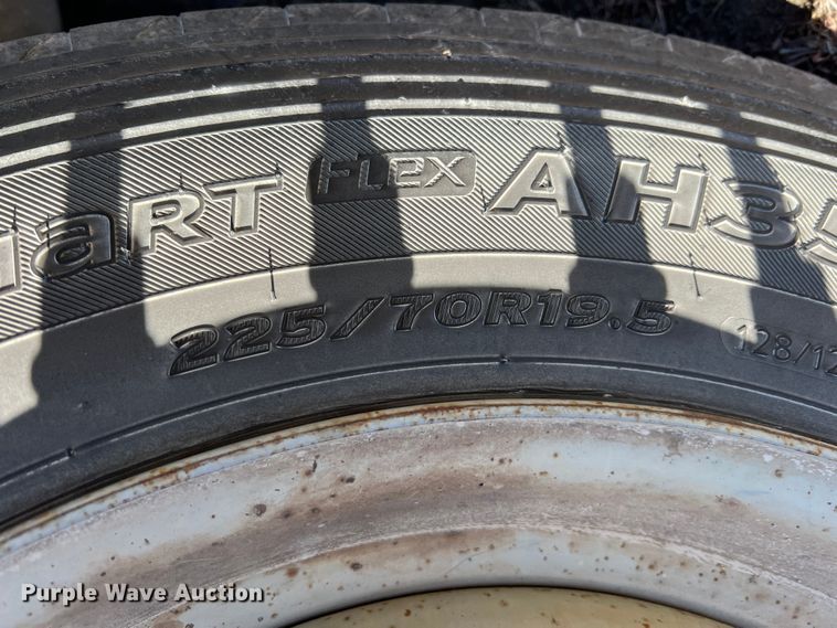 image for item KF9865 2006 Ford F450 Super Duty XL  flatbed truck