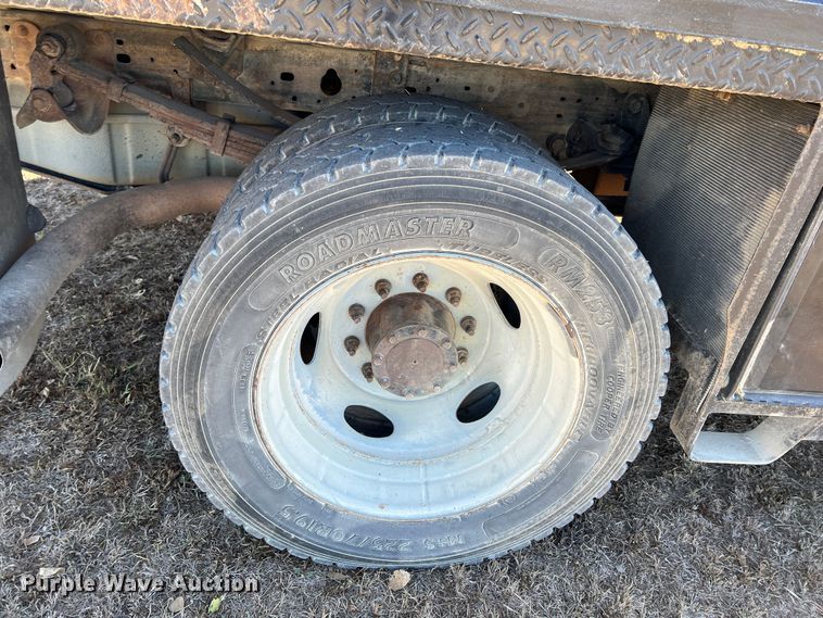 image for item KF9865 2006 Ford F450 Super Duty XL  flatbed truck