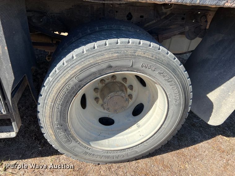 image for item KF9865 2006 Ford F450 Super Duty XL  flatbed truck