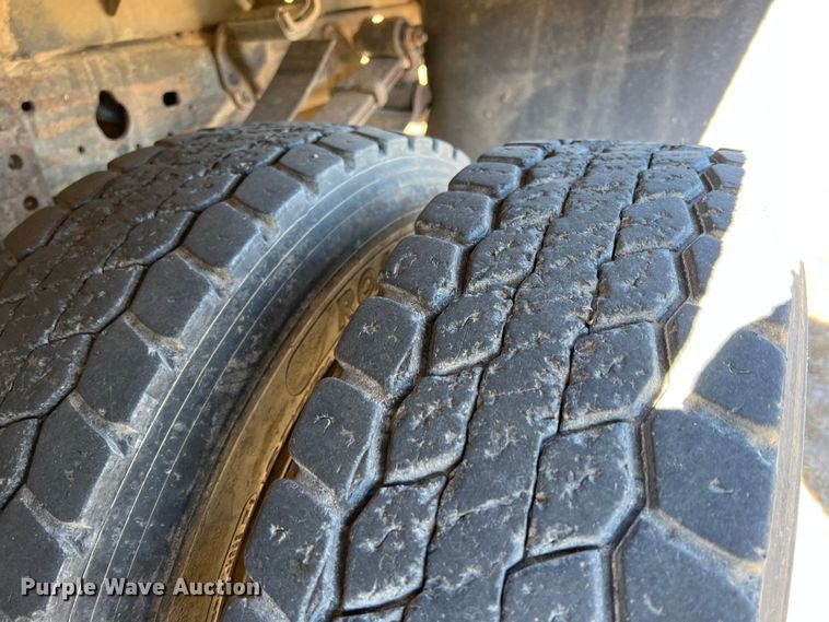 image for item KF9865 2006 Ford F450 Super Duty XL  flatbed truck