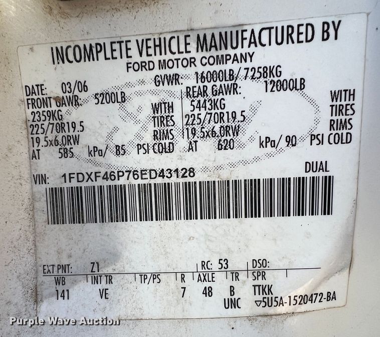 image for item KF9865 2006 Ford F450 Super Duty XL  flatbed truck