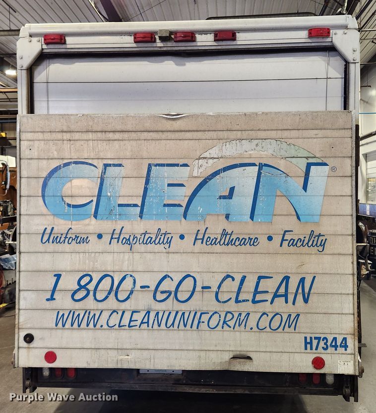 image for item KT9537 2004 Freightliner MT45  delivery truck