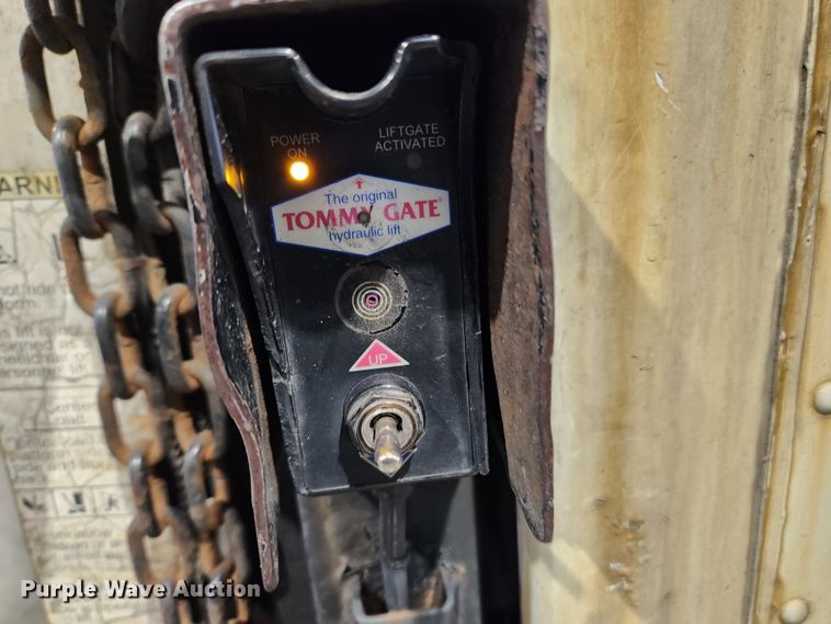 image for item KT9537 2004 Freightliner MT45  delivery truck