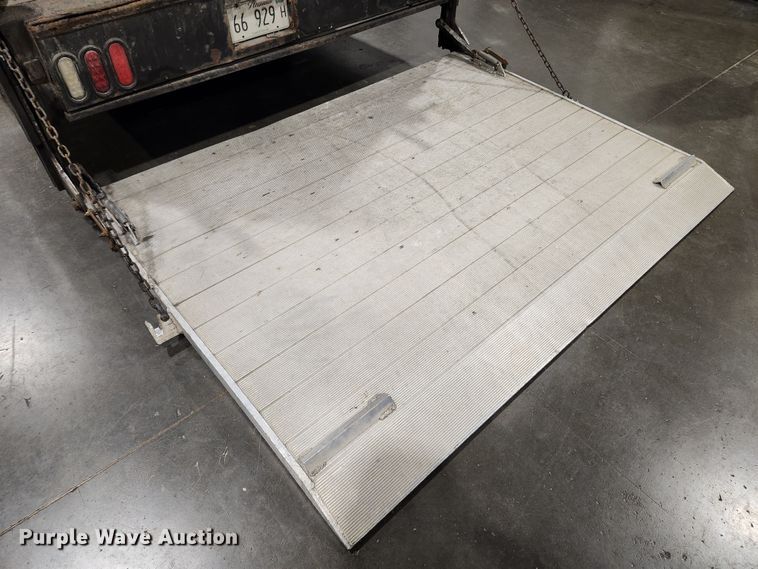 image for item KT9537 2004 Freightliner MT45  delivery truck