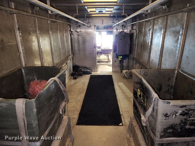 image for item KT9537 2004 Freightliner MT45  delivery truck