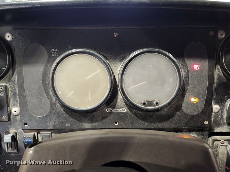 image for item KT9537 2004 Freightliner MT45  delivery truck