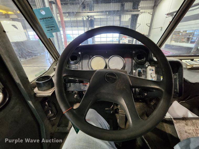 image for item KT9537 2004 Freightliner MT45  delivery truck