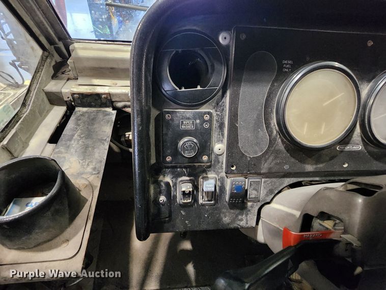 image for item KT9537 2004 Freightliner MT45  delivery truck