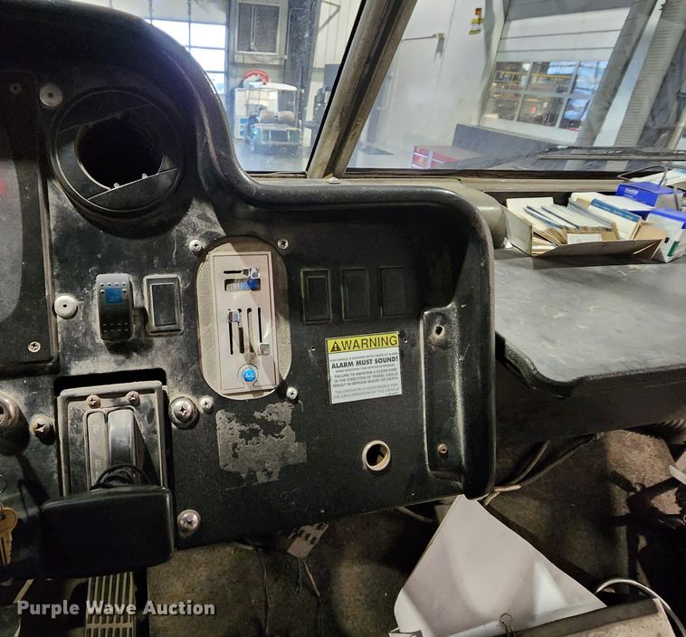 image for item KT9537 2004 Freightliner MT45  delivery truck