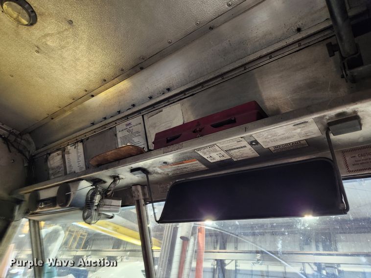 image for item KT9537 2004 Freightliner MT45  delivery truck