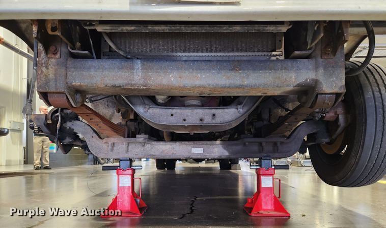 image for item KT9537 2004 Freightliner MT45  delivery truck