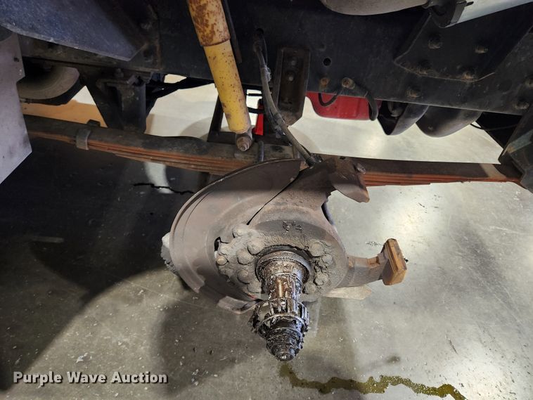 image for item KT9537 2004 Freightliner MT45  delivery truck