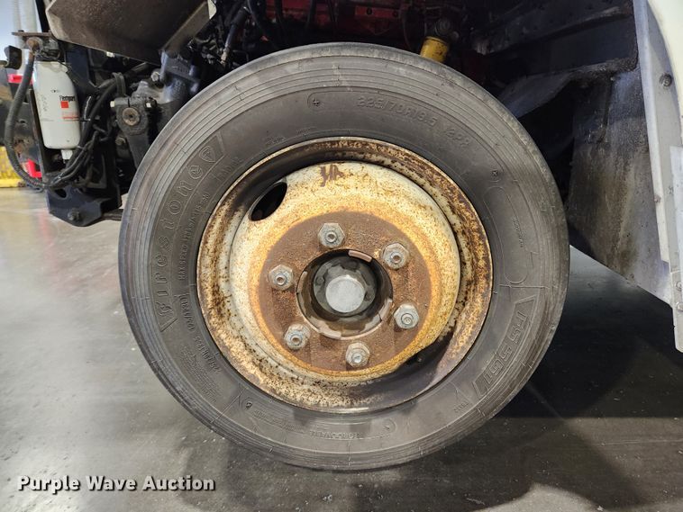 image for item KT9537 2004 Freightliner MT45  delivery truck