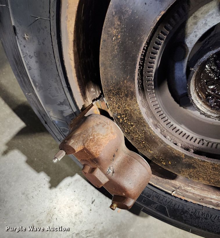 image for item KT9537 2004 Freightliner MT45  delivery truck