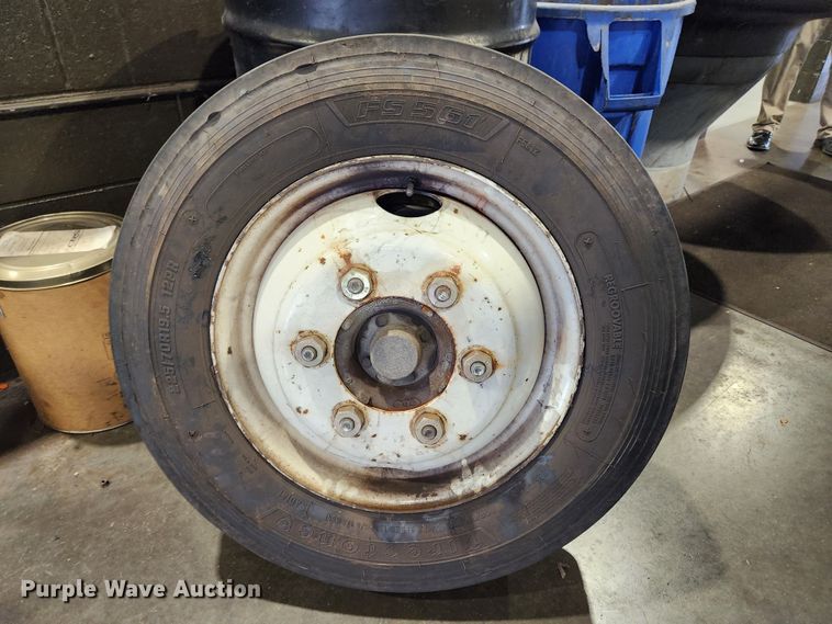 image for item KT9537 2004 Freightliner MT45  delivery truck