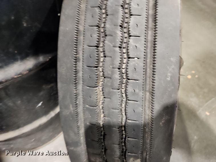 image for item KT9537 2004 Freightliner MT45  delivery truck