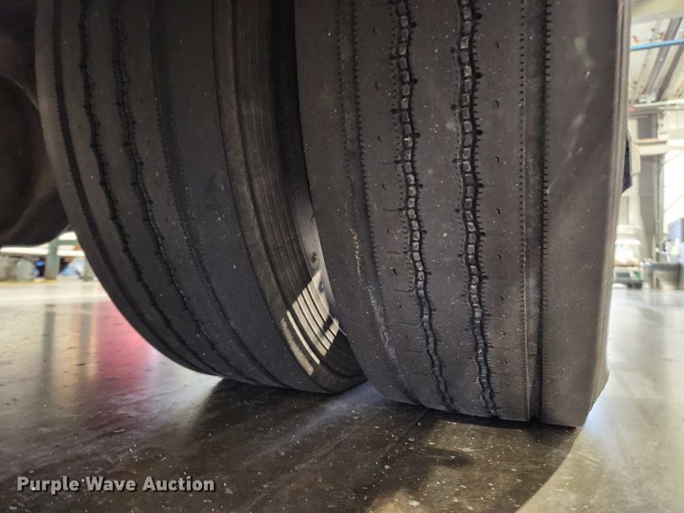 image for item KT9537 2004 Freightliner MT45  delivery truck