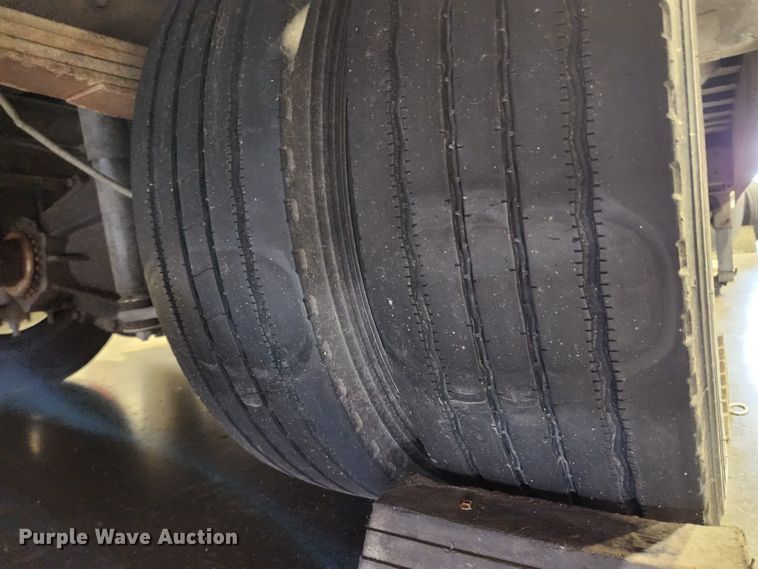 image for item KT9537 2004 Freightliner MT45  delivery truck