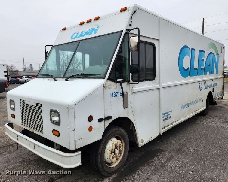 image for item KT9538 2004 Freightliner MT45  delivery truck