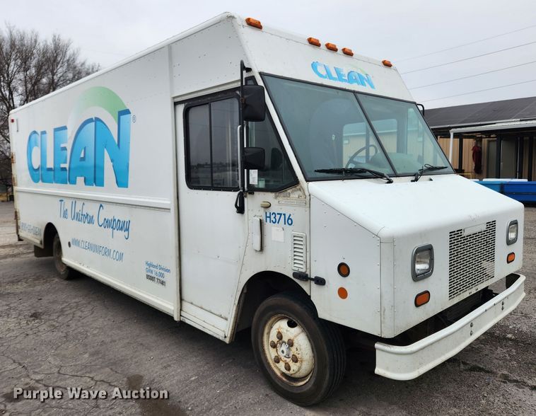 image for item KT9538 2004 Freightliner MT45  delivery truck