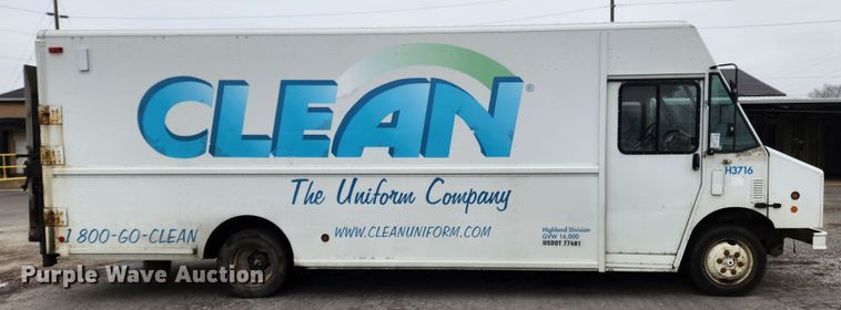 image for item KT9538 2004 Freightliner MT45  delivery truck