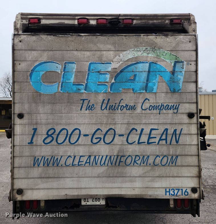 image for item KT9538 2004 Freightliner MT45  delivery truck