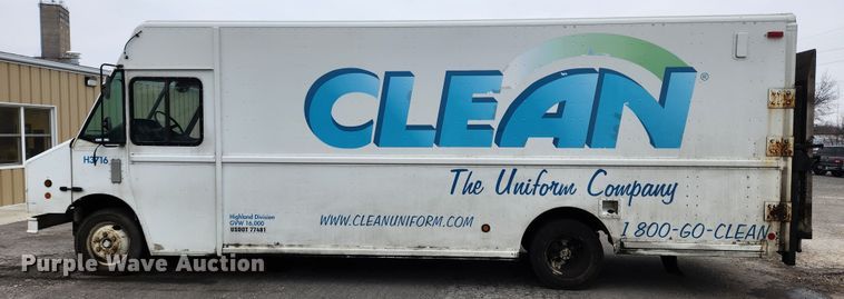 image for item KT9538 2004 Freightliner MT45  delivery truck