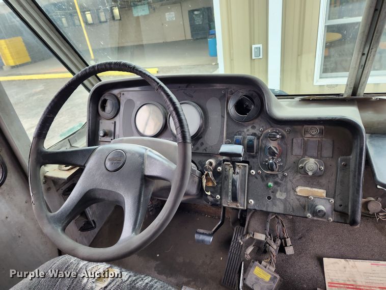 image for item KT9538 2004 Freightliner MT45  delivery truck