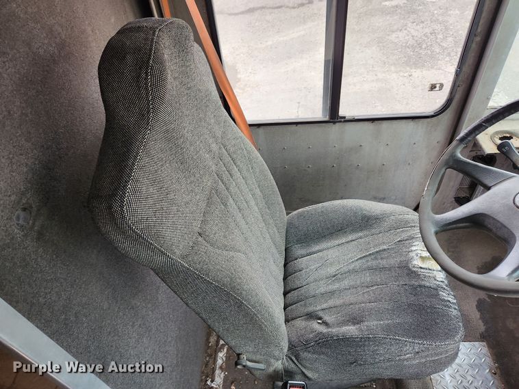 image for item KT9538 2004 Freightliner MT45  delivery truck